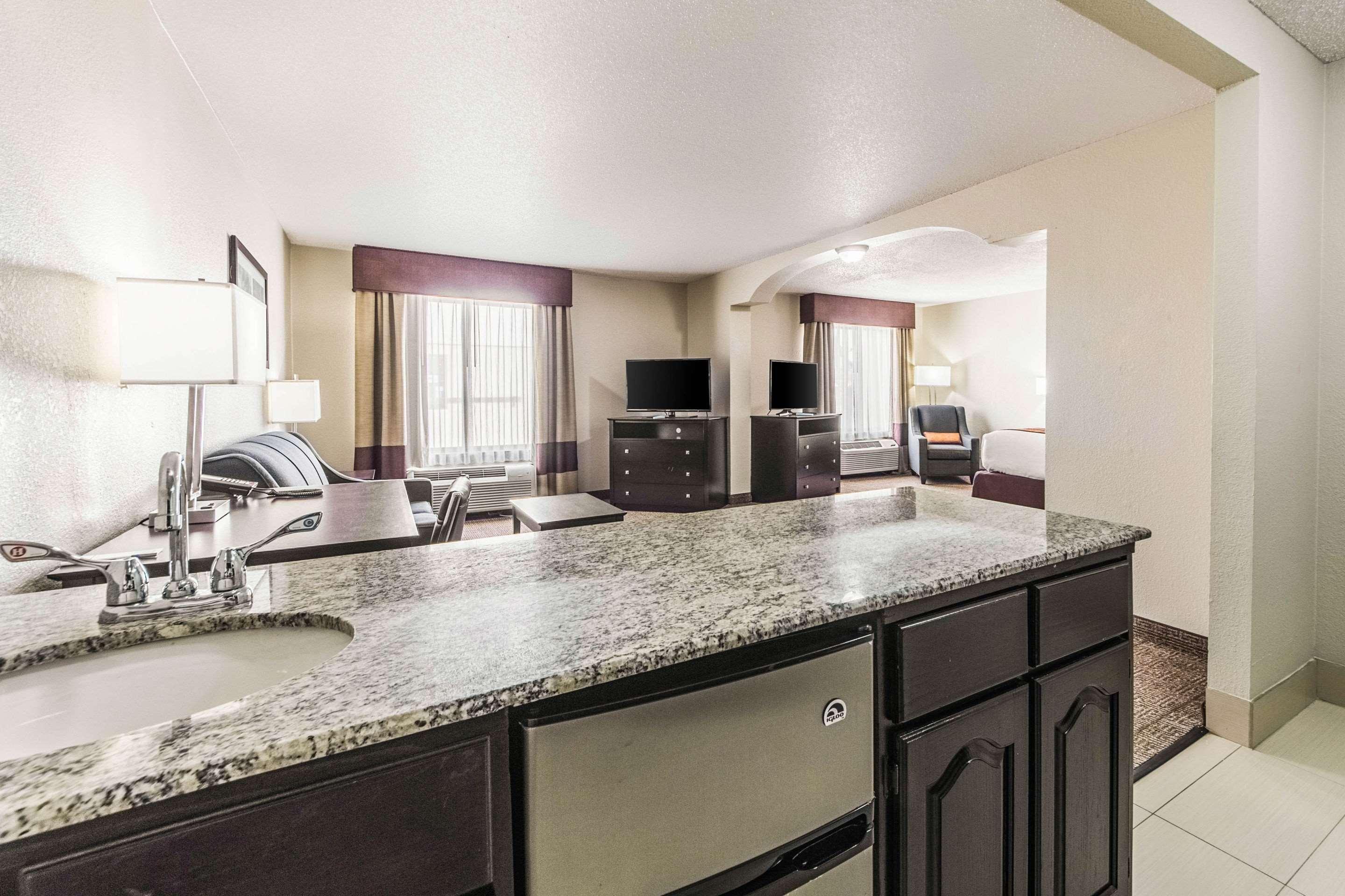 Comfort Inn Dallas Park Central Экстерьер фото