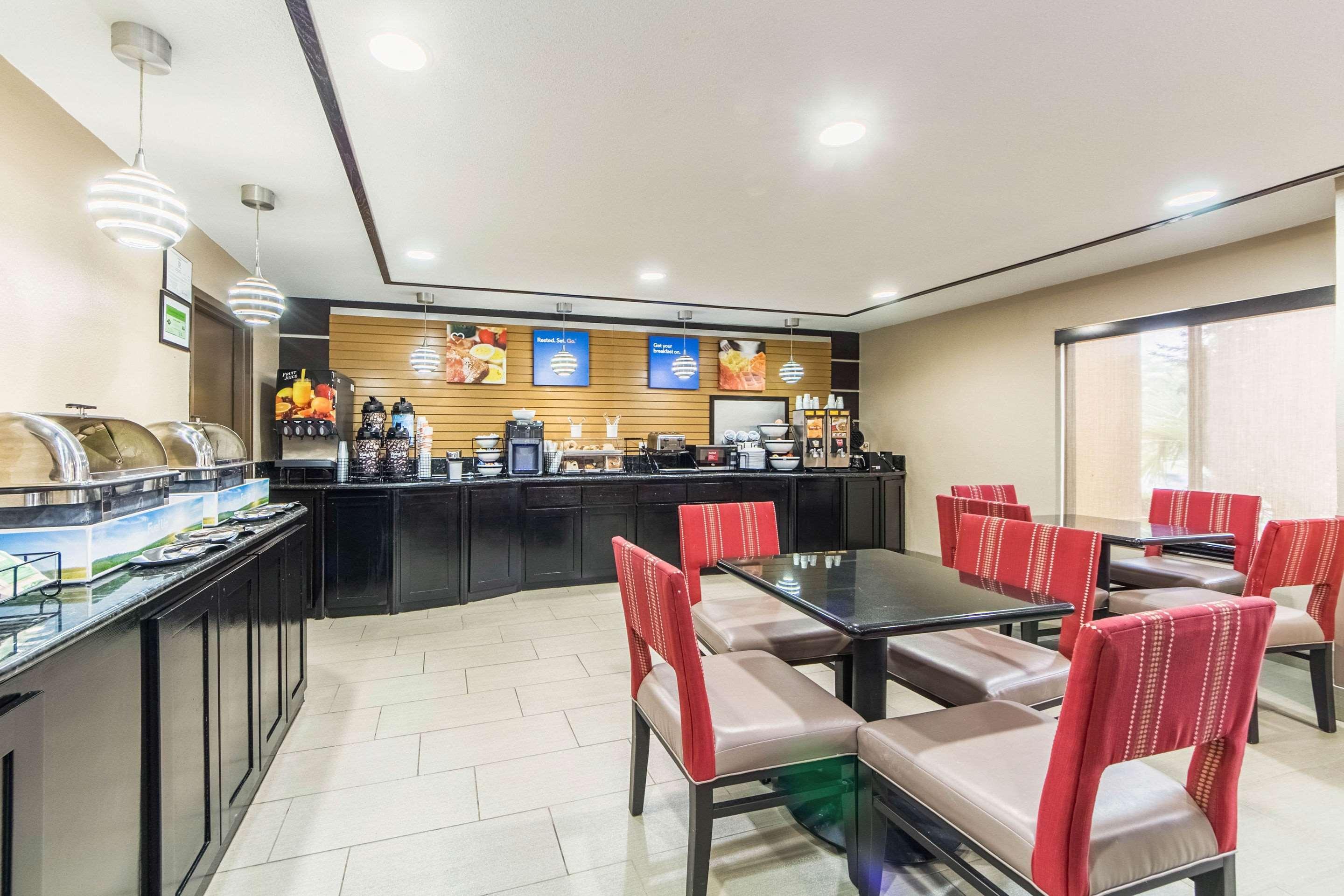 Comfort Inn Dallas Park Central Экстерьер фото
