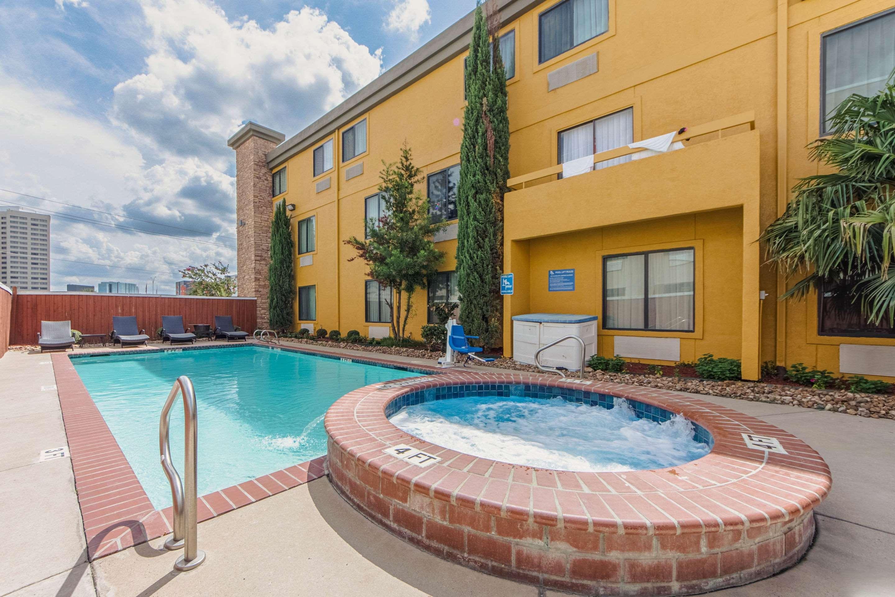 Comfort Inn Dallas Park Central Экстерьер фото
