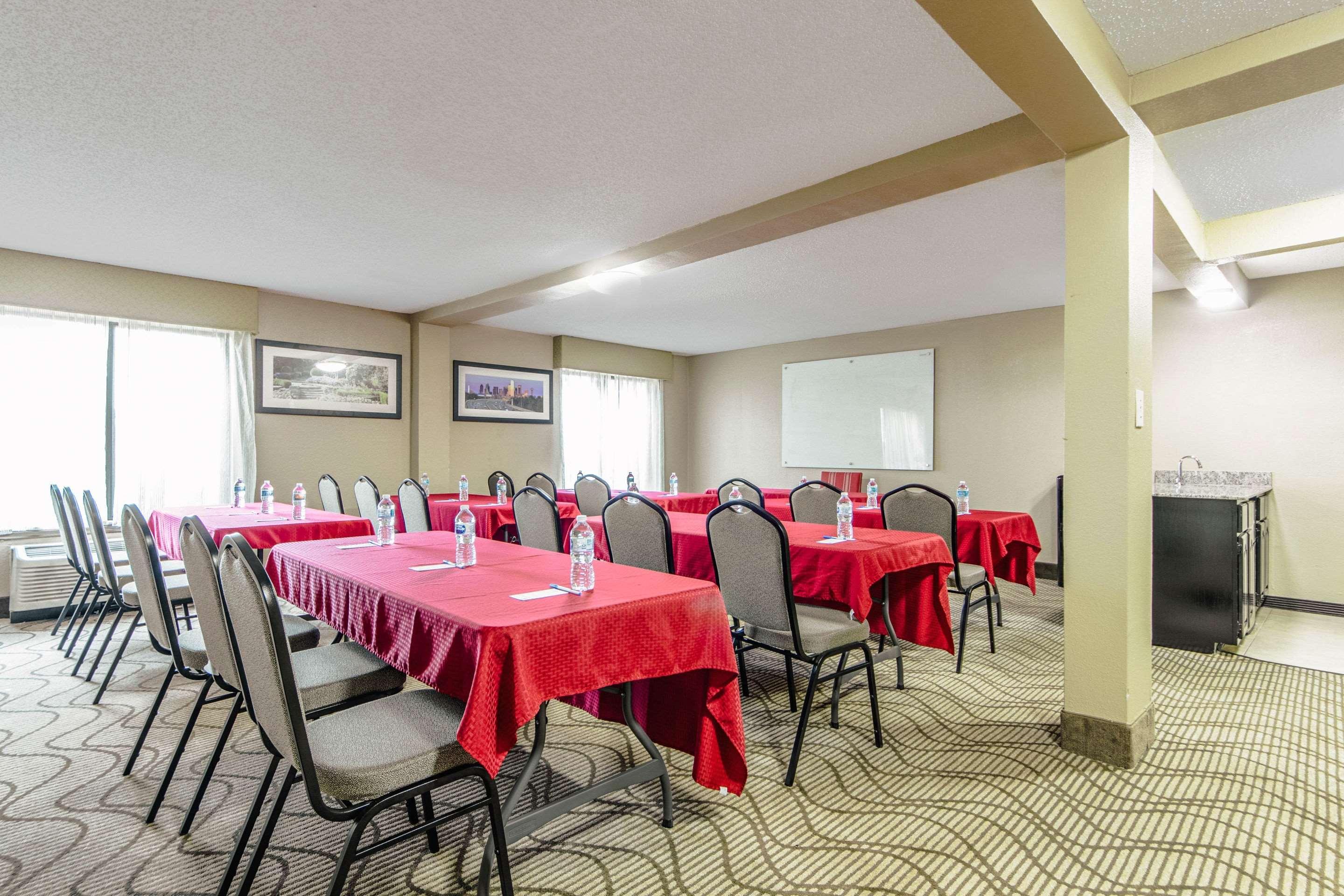 Comfort Inn Dallas Park Central Экстерьер фото