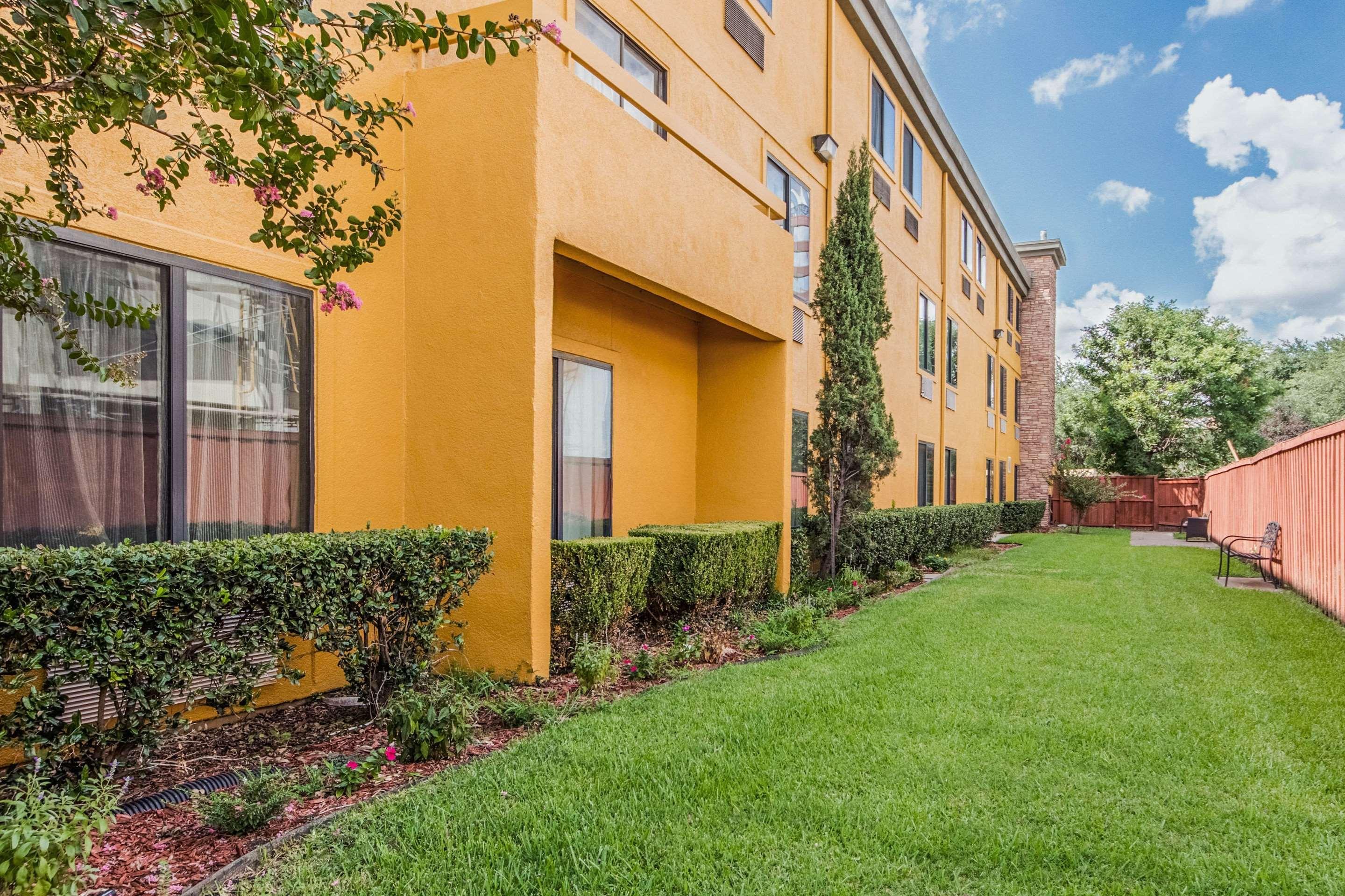 Comfort Inn Dallas Park Central Экстерьер фото