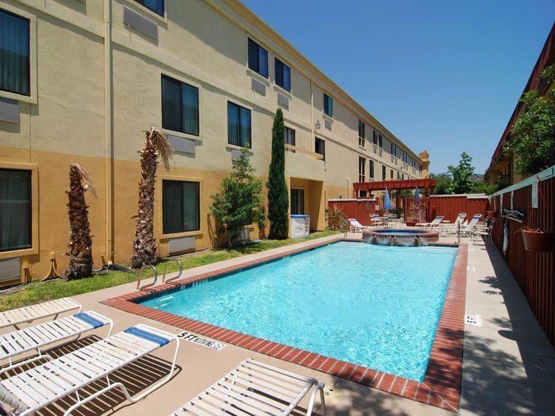 Comfort Inn Dallas Park Central Удобства фото