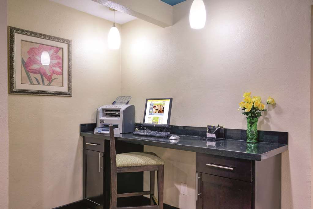 Comfort Inn Dallas Park Central Удобства фото