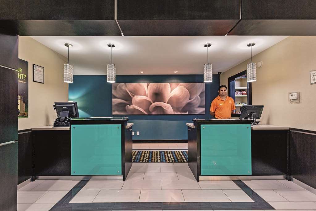 Comfort Inn Dallas Park Central Интерьер фото