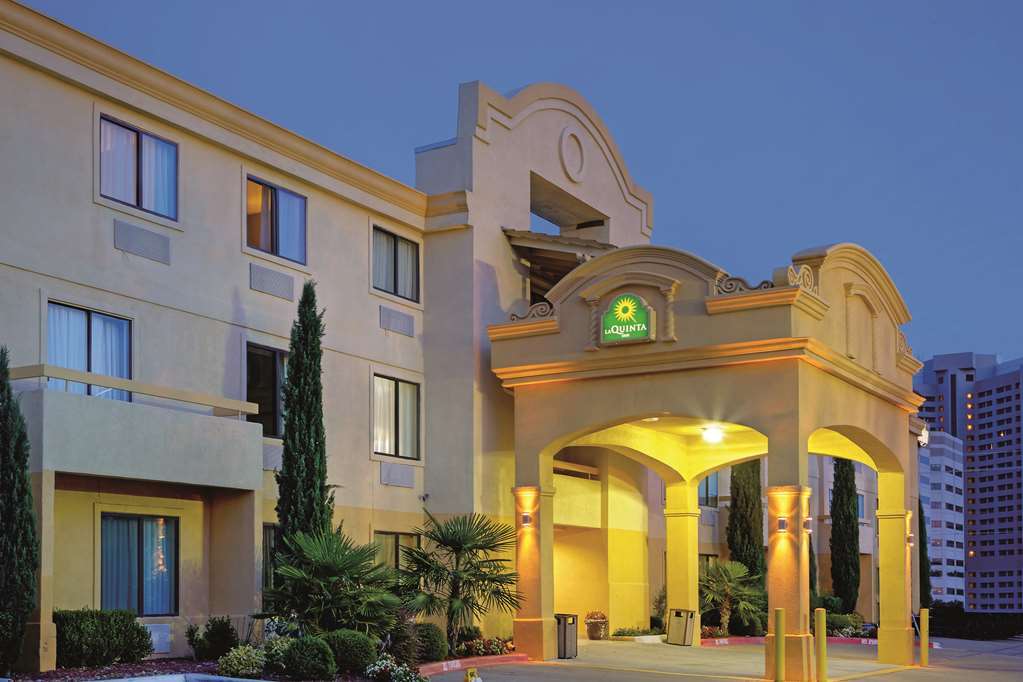 Comfort Inn Dallas Park Central Экстерьер фото