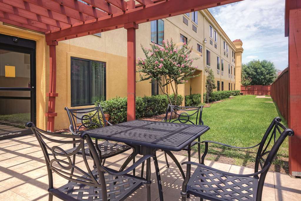 Comfort Inn Dallas Park Central Экстерьер фото