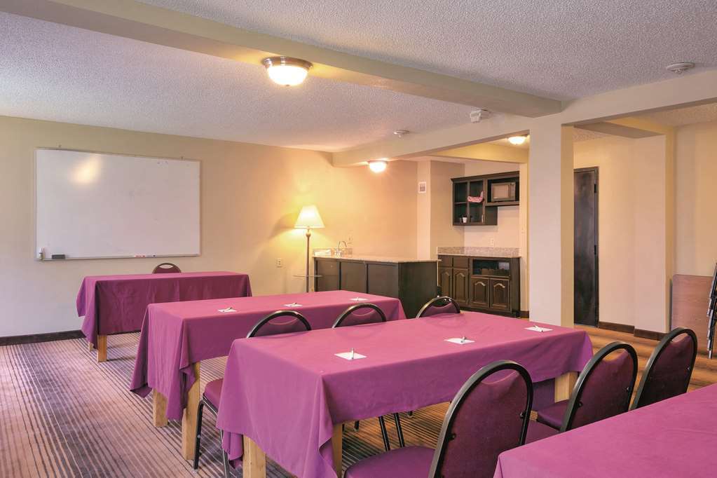 Comfort Inn Dallas Park Central Удобства фото