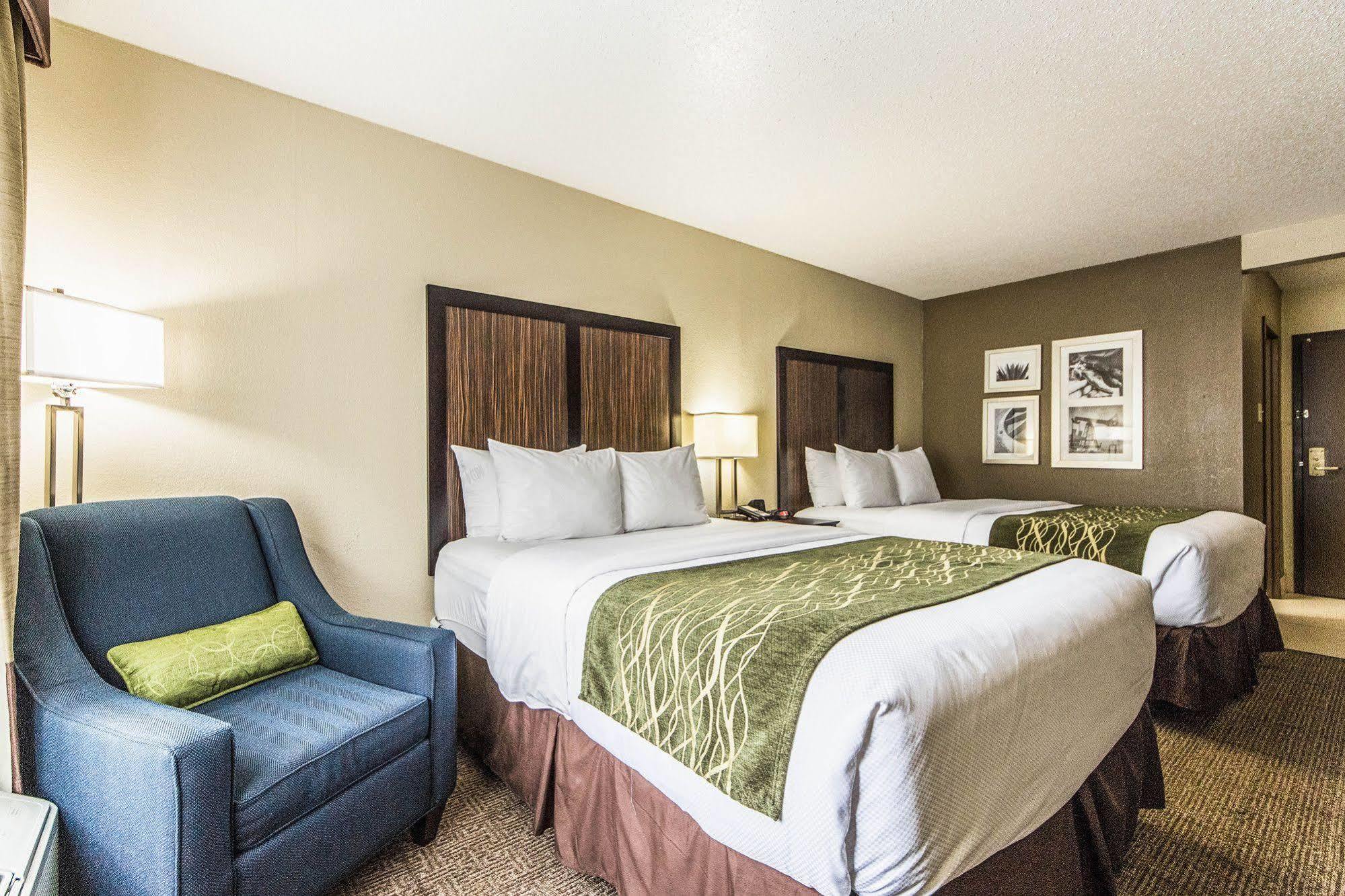 Comfort Inn Dallas Park Central Экстерьер фото