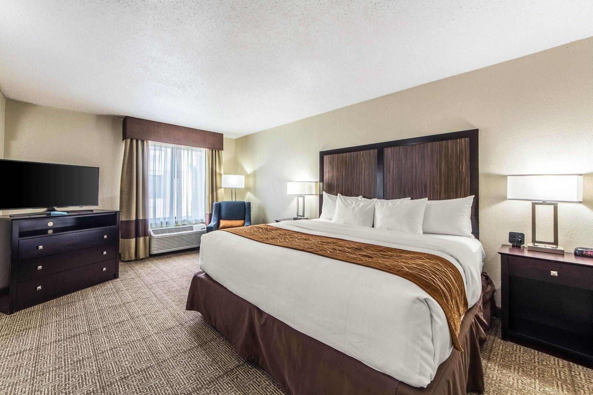 Comfort Inn Dallas Park Central Экстерьер фото